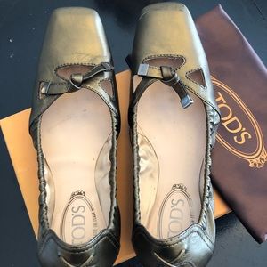 Bronze metallic Tod’s size 37 1/2 flats
